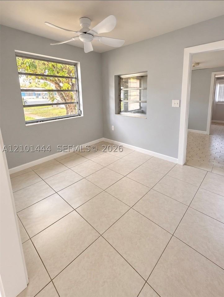 381 Nw 43rd Ct #4 - Photo 6 of 7