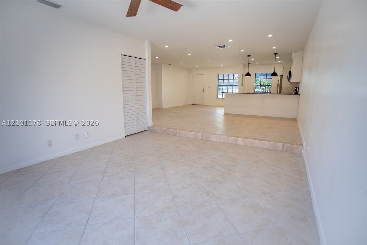 2615 Sw 74th Ter - Photo 6 of 25