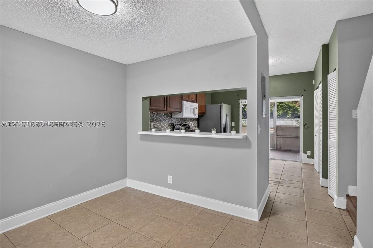 4902 Sw 31st Ter - Photo 6 of 38