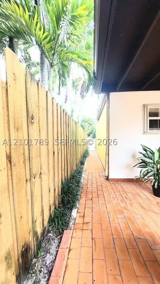 2770 Nw 6th St #0 - Photo 5 of 18