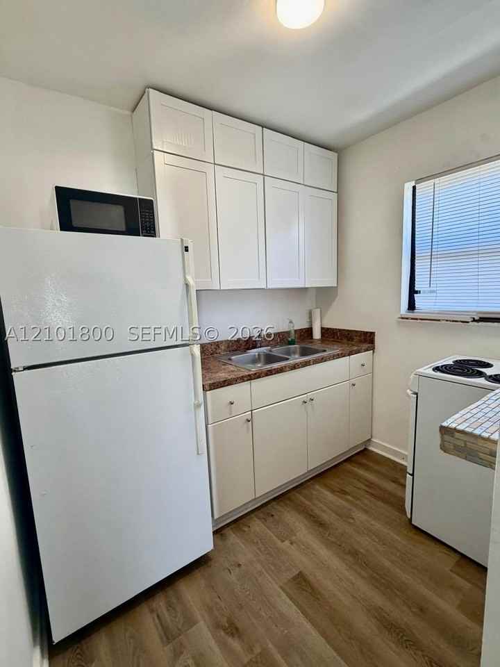 1639 Funston St #2 - Photo 3 of 16