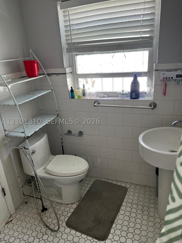 12327 Ne 6th Ave #1-5 - Photo 4 of 8