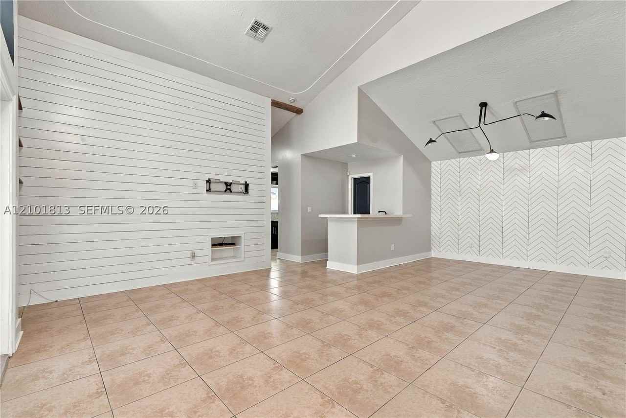 13912 Sw 103rd Ter #0 - Photo 3 of 37