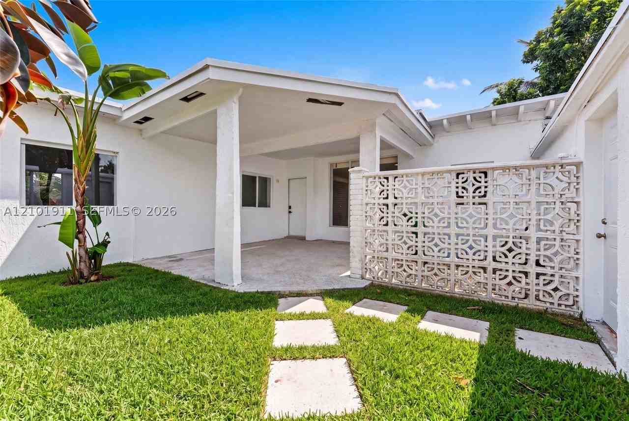 334 Nw 110th St - Photo 2 of 35