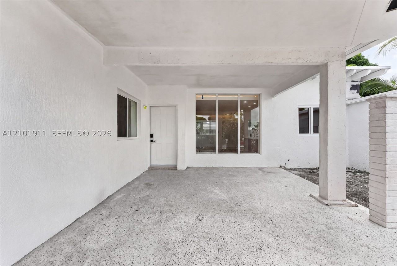 334 Nw 110th St - Photo 3 of 35