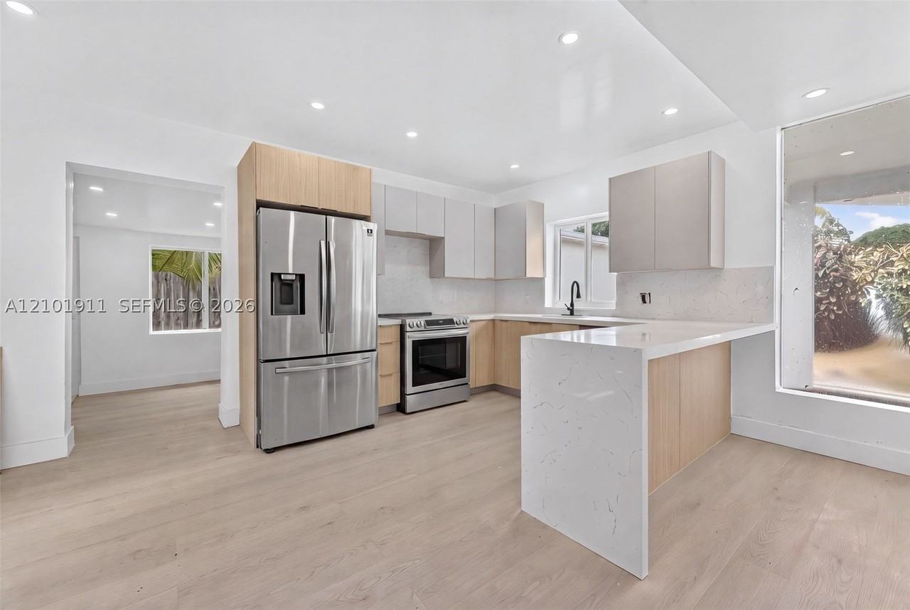 334 Nw 110th St - Photo 6 of 35