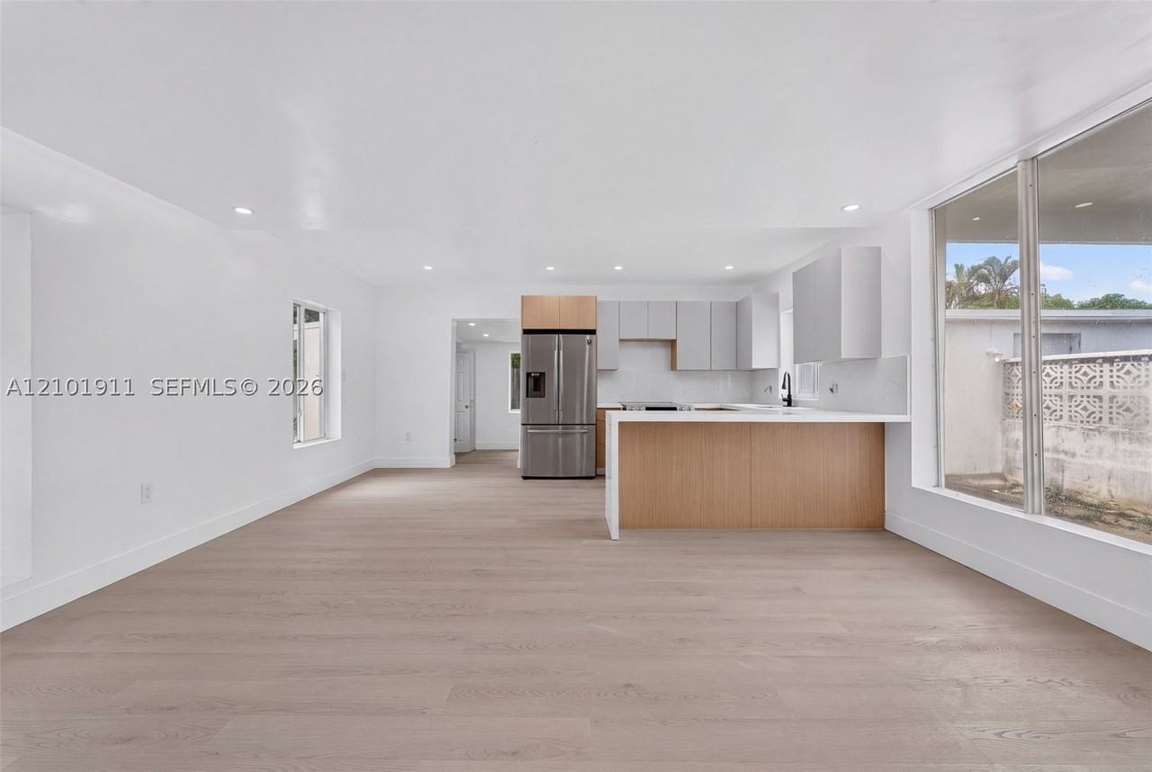 334 Nw 110th St - Photo 7 of 35