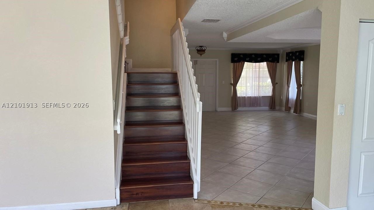 9044 Sw 212th Ln - Photo 3 of 30
