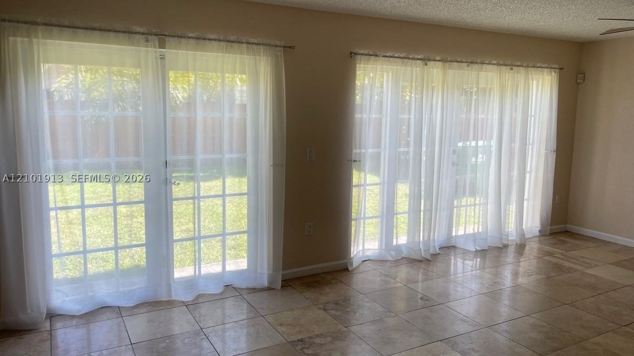 9044 Sw 212th Ln - Photo 4 of 30