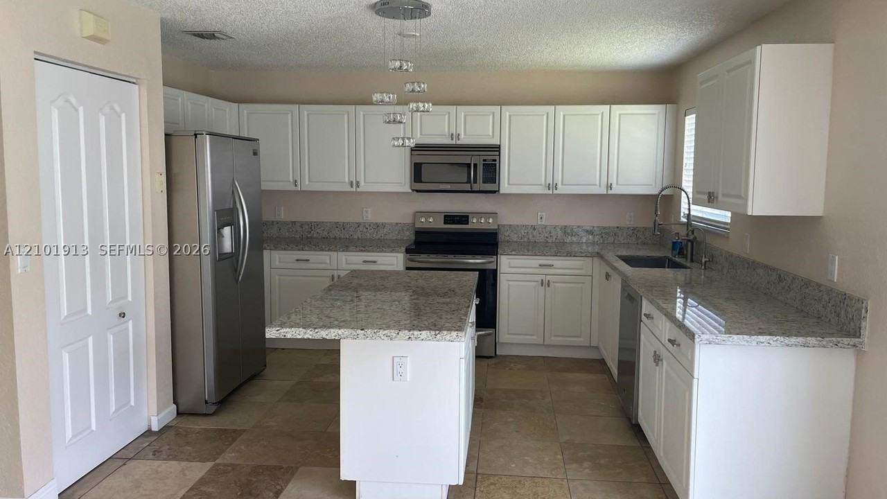 9044 Sw 212th Ln - Photo 7 of 30