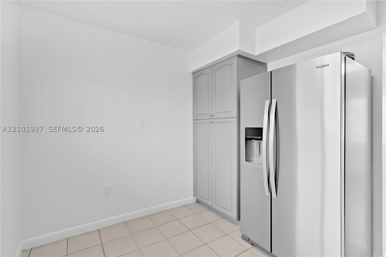 911 Sw 79th Ave #0 - Photo 6 of 12