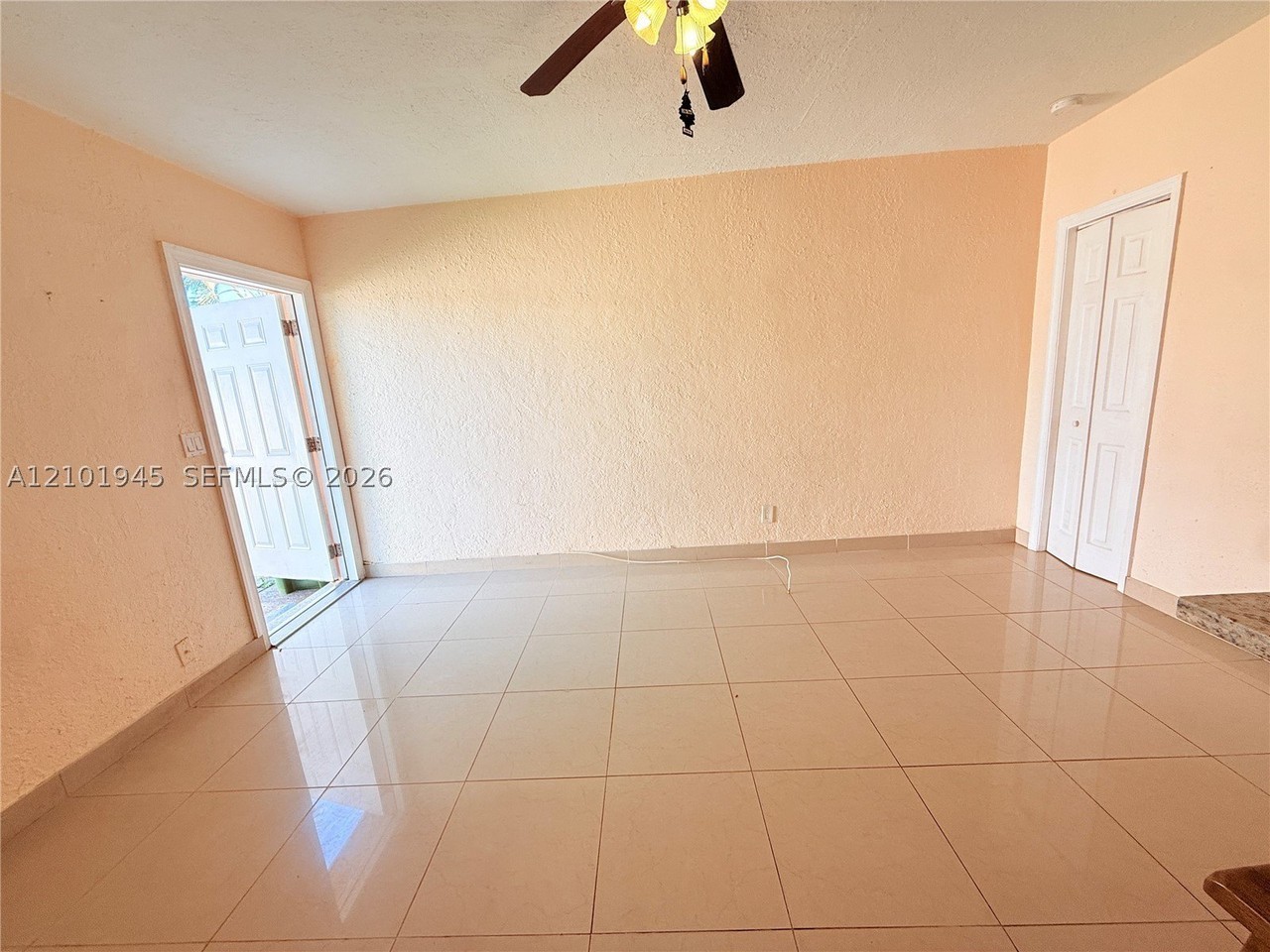 326 Ne 6th St #3 - Photo 4 of 13