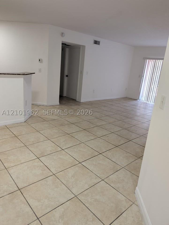 17622 Nw 25th Ave #303 - Photo 5 of 22
