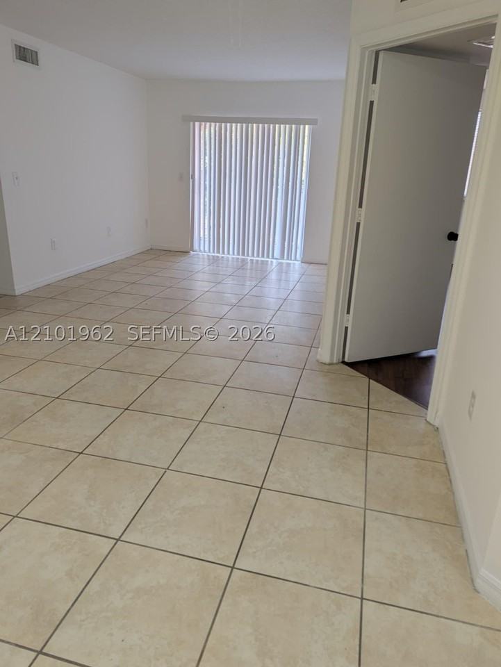 17622 Nw 25th Ave #303 - Photo 6 of 22
