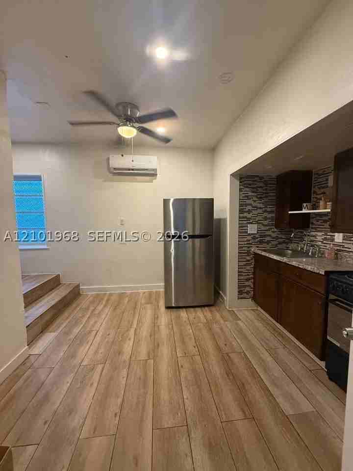 2484 Sw 10th St #3 - Photo 3 of 27