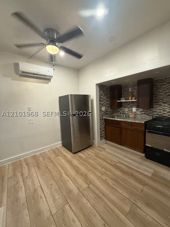 2484 Sw 10th St #3 - Photo 7 of 27