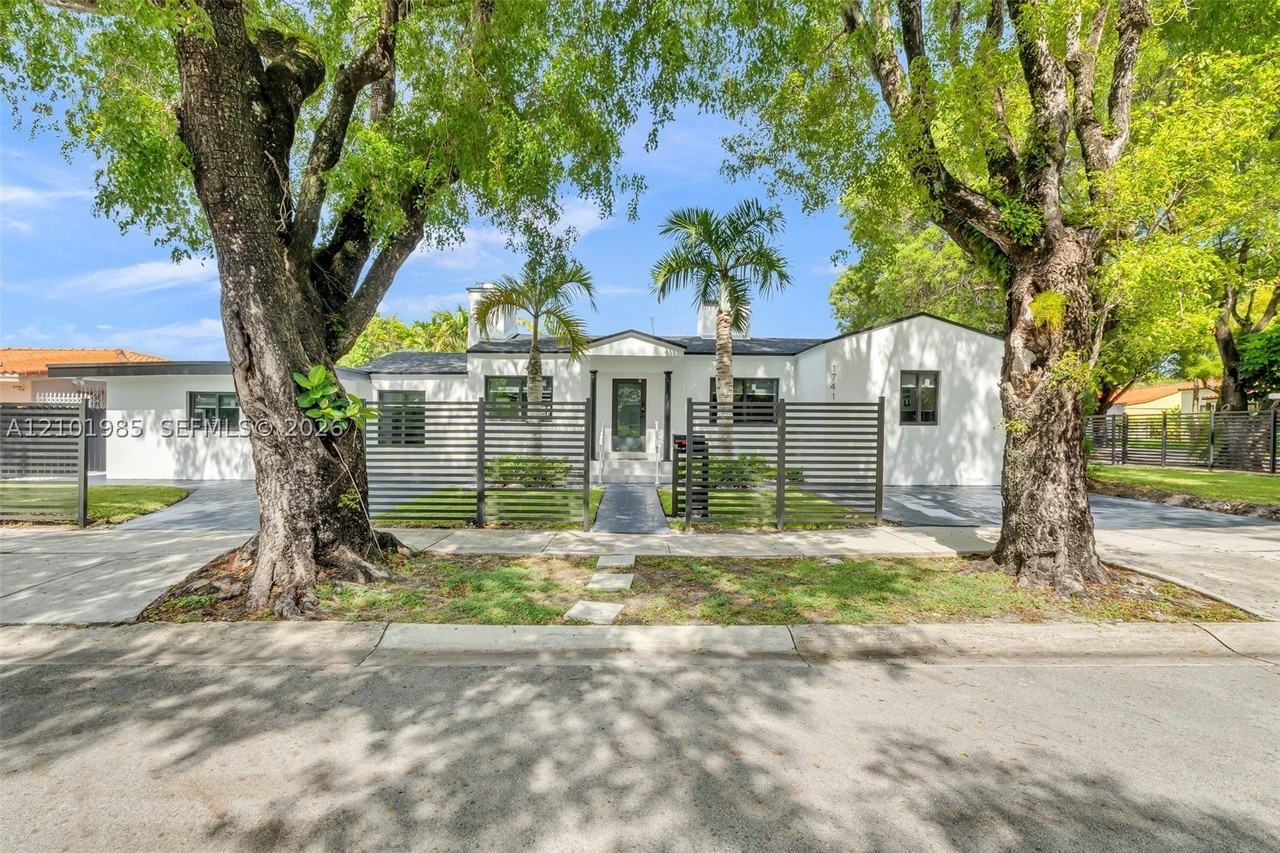 1741 Sw 17th Ct - Photo 2 of 38