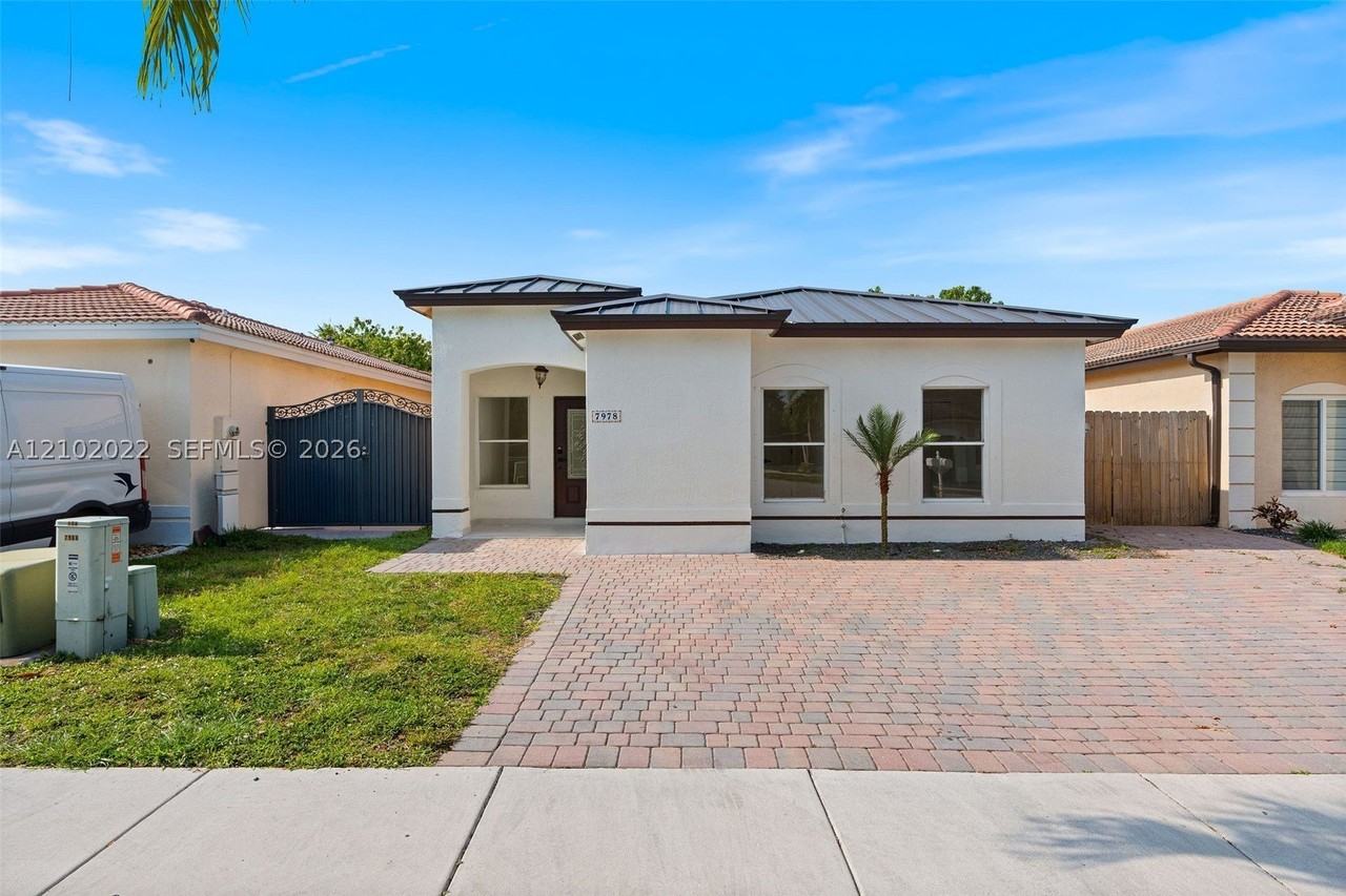 7978 Nw 200th St - Photo 2 of 32