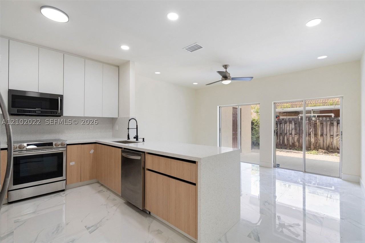 7978 Nw 200th St - Photo 4 of 32