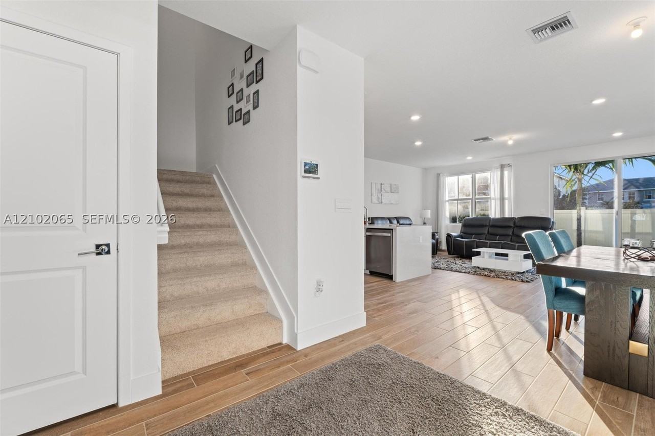 210 Sw 170th Ave #210 - Photo 4 of 35