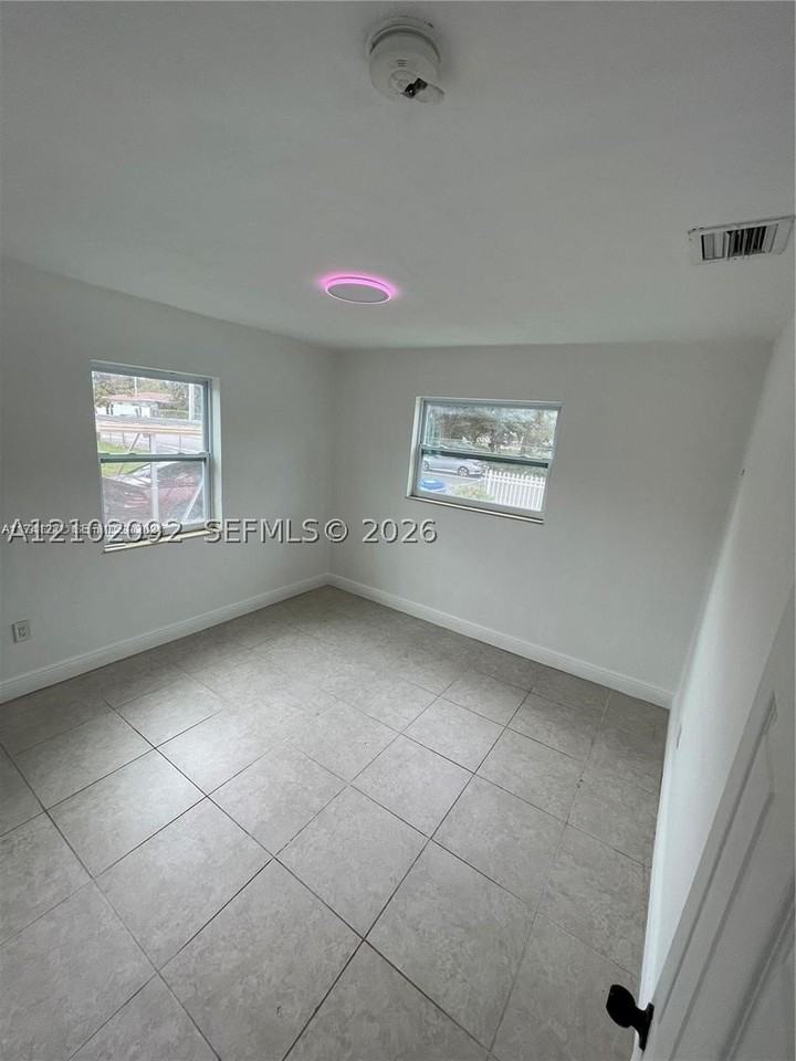7001 Nw 4th Ct - Photo 5 of 8