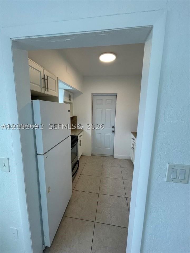 7001 Nw 4th Ct - Photo 6 of 8