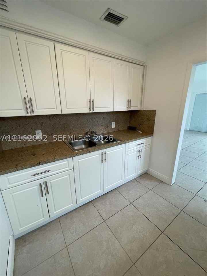 7001 Nw 4th Ct - Photo 7 of 8