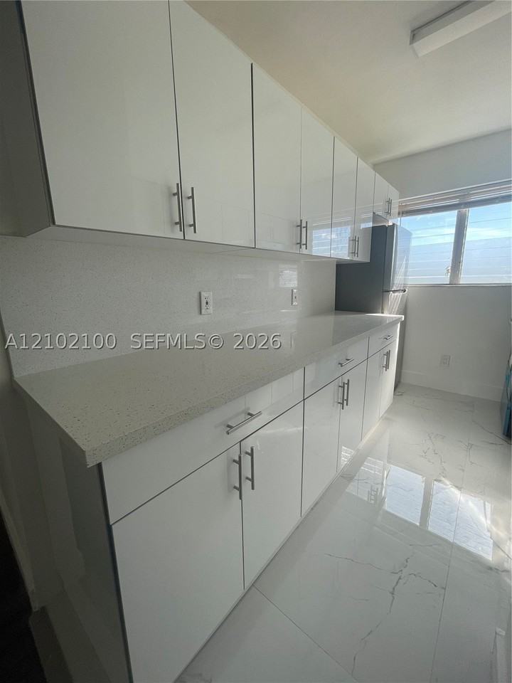 785 81st St #3 - Photo 4 of 12