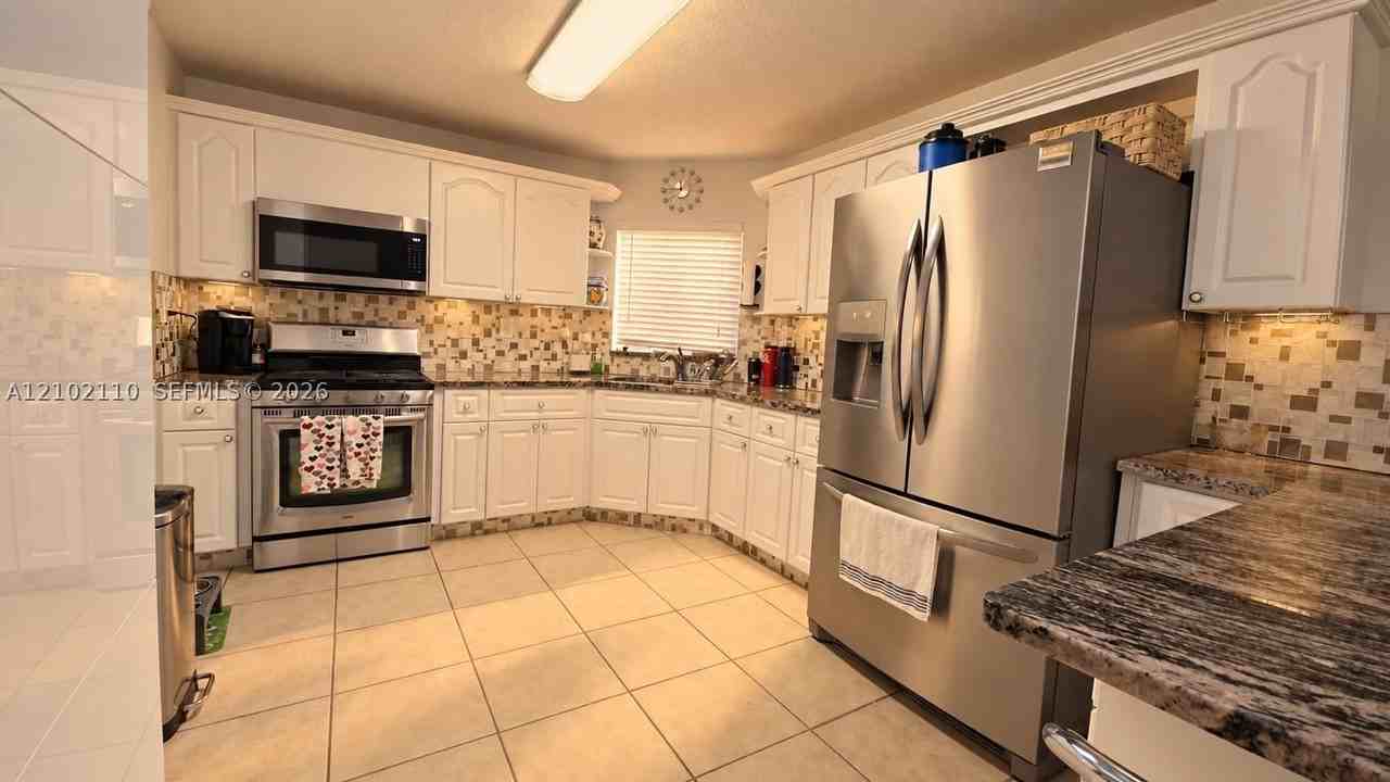 11853 Sw 210th Ter - Photo 5 of 16
