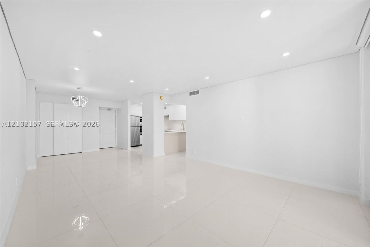 100 Bayview Dr #1919 - Photo 3 of 18