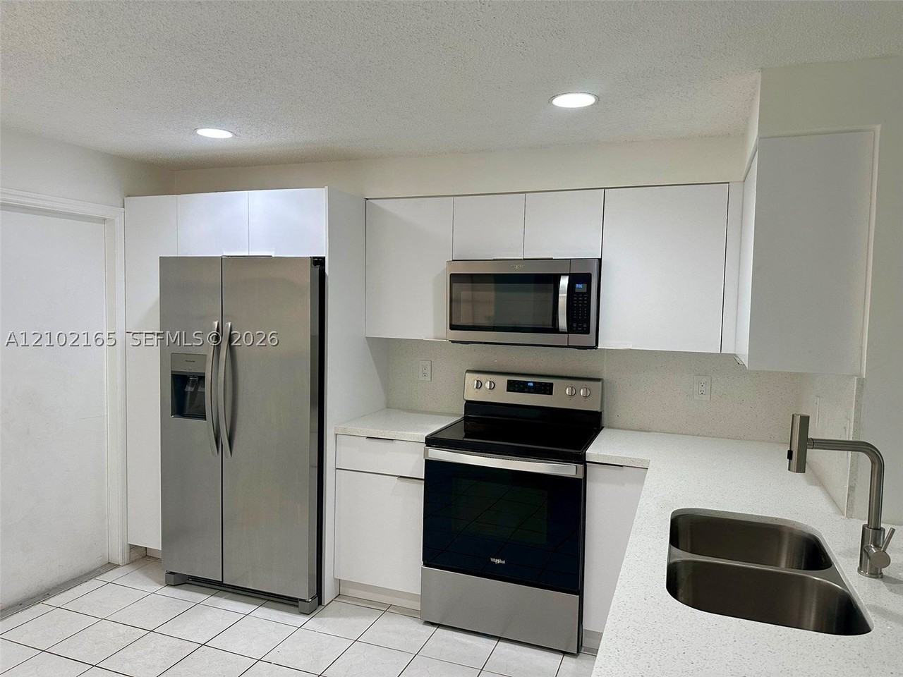 1401 Veracruz Ln - Photo 3 of 19