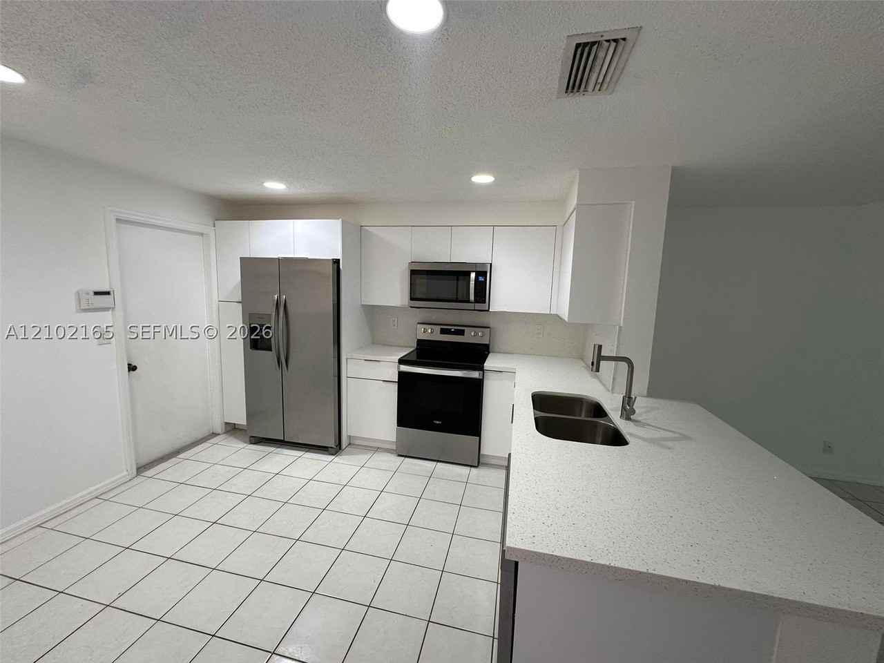 1401 Veracruz Ln - Photo 4 of 19