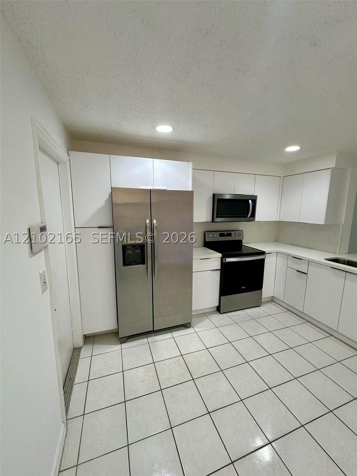 1401 Veracruz Ln - Photo 6 of 19