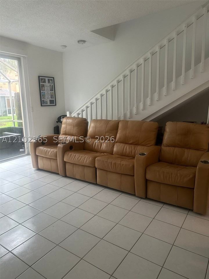 1401 Veracruz Ln - Photo 7 of 19