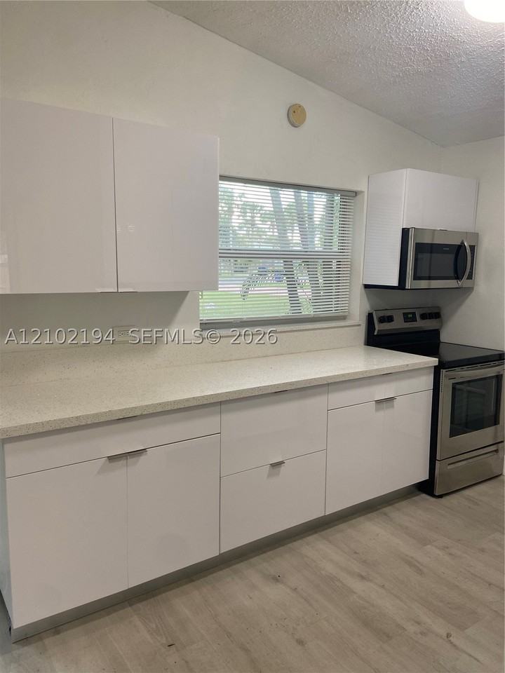 1629 Ne 178th St #1629 - Photo 2 of 9
