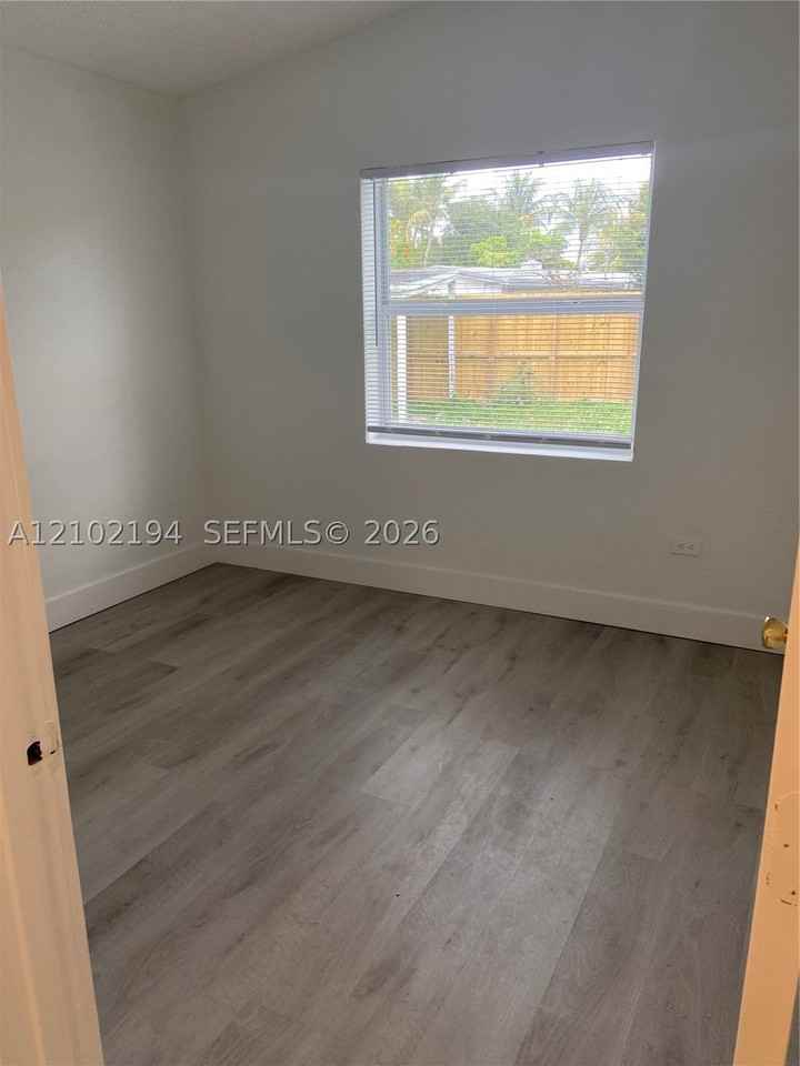 1629 Ne 178th St #1629 - Photo 5 of 9