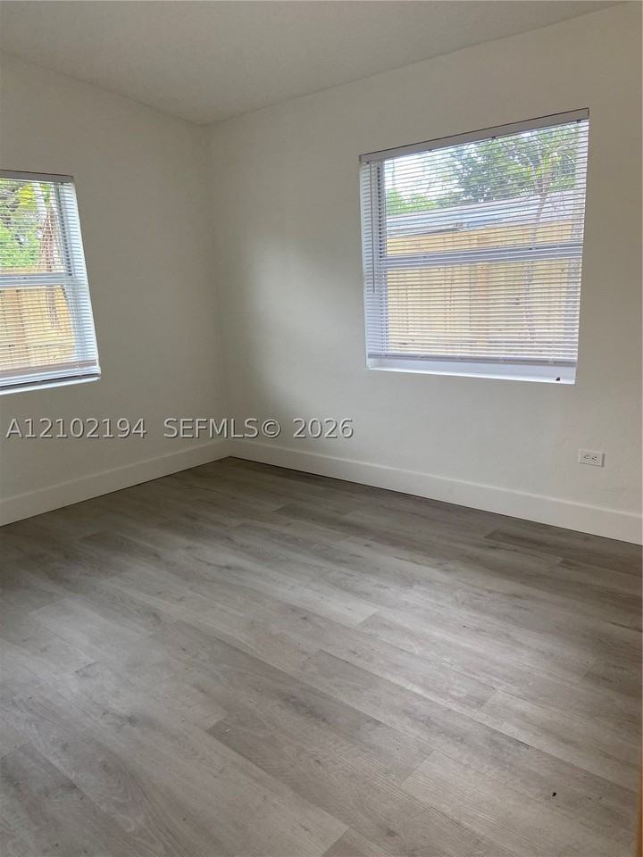 1629 Ne 178th St #1629 - Photo 6 of 9