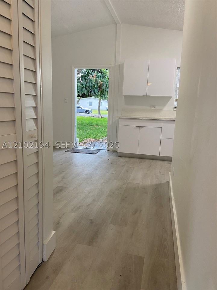 1629 Ne 178th St #1629 - Photo 7 of 9