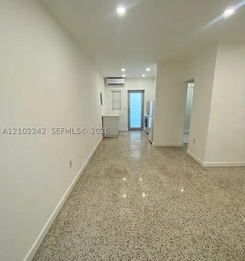 666 Nw 35th St #2 - Photo 5 of 8