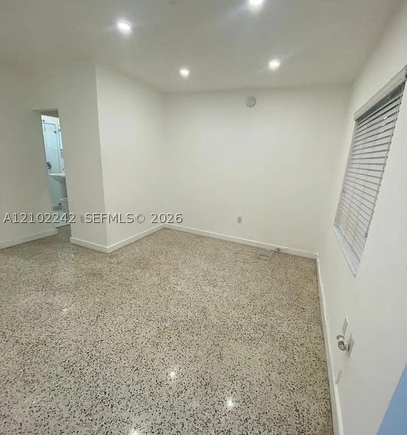 666 Nw 35th St #2 - Photo 6 of 8