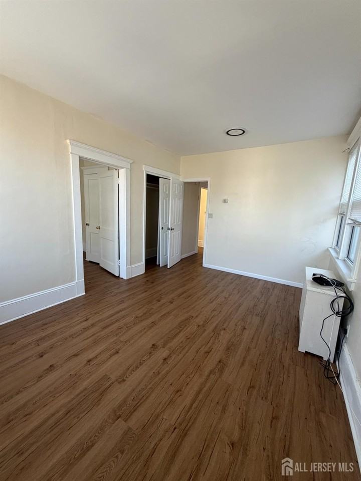 471 Hall Ave - Photo 2 of 13
