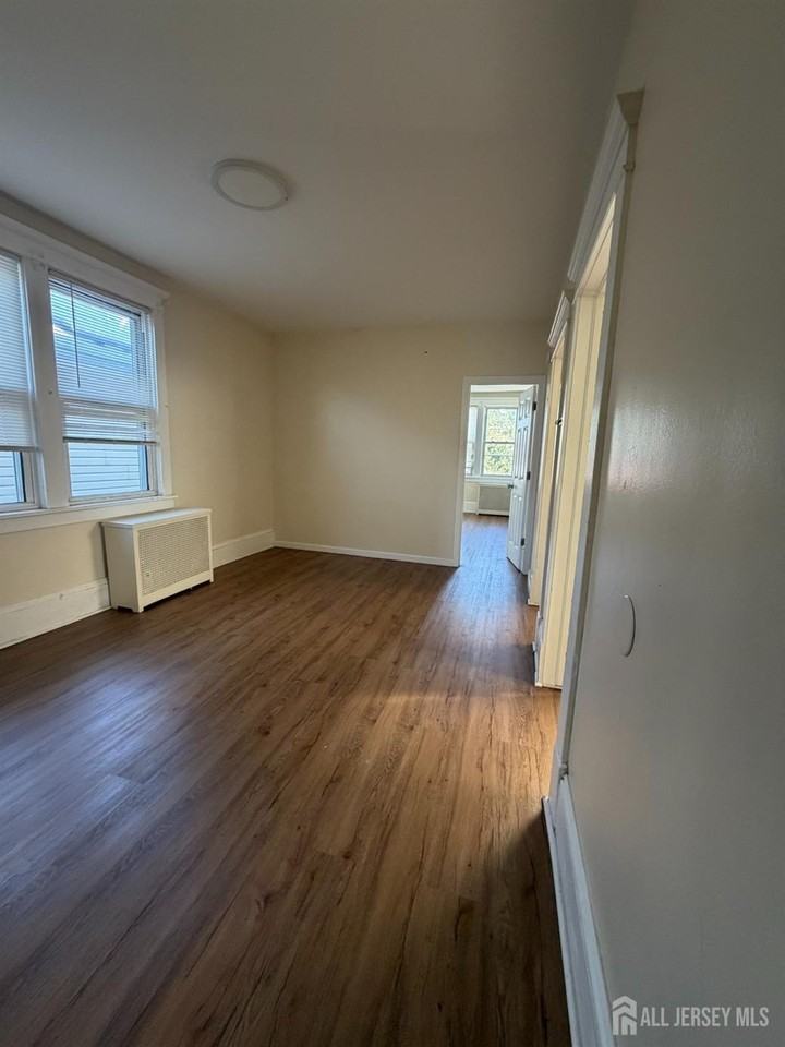 471 Hall Ave - Photo 3 of 13