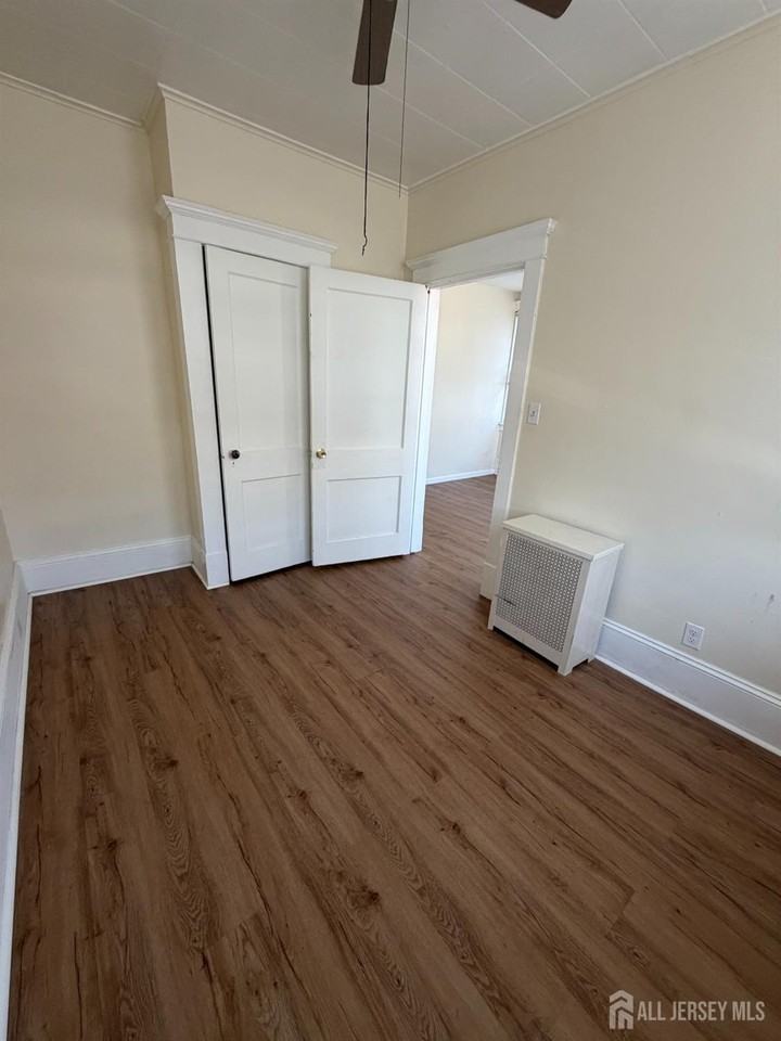 471 Hall Ave - Photo 5 of 13