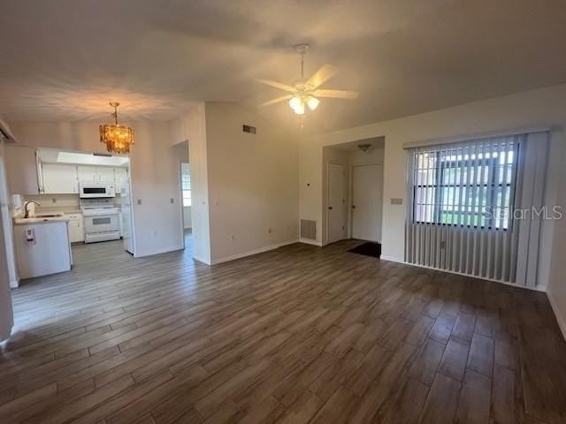 1052 Deer Hollow Blvd - Photo 5 of 16