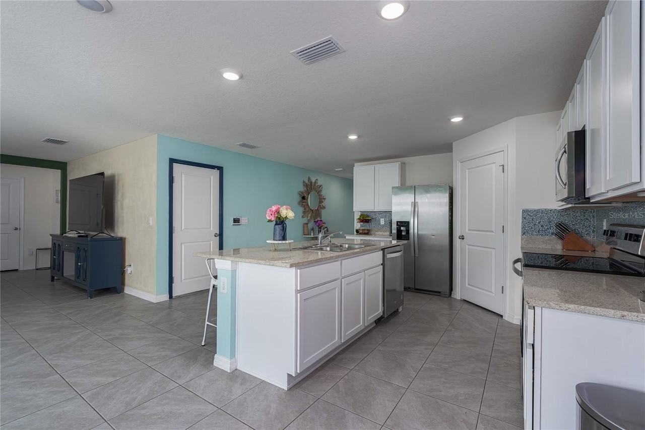 4232 Dovetail Ln - Photo 6 of 30