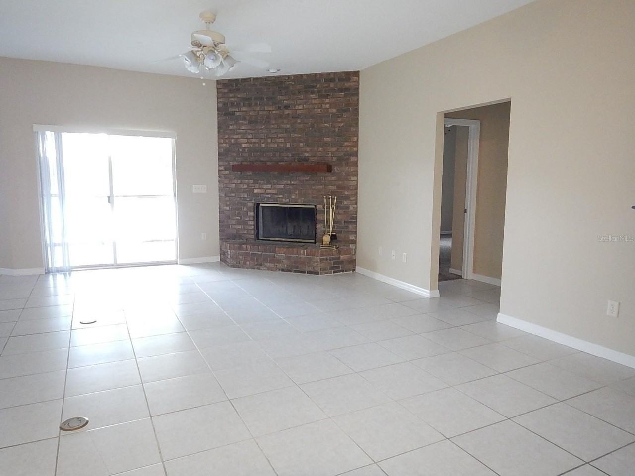 455 W Desoto St - Photo 4 of 13