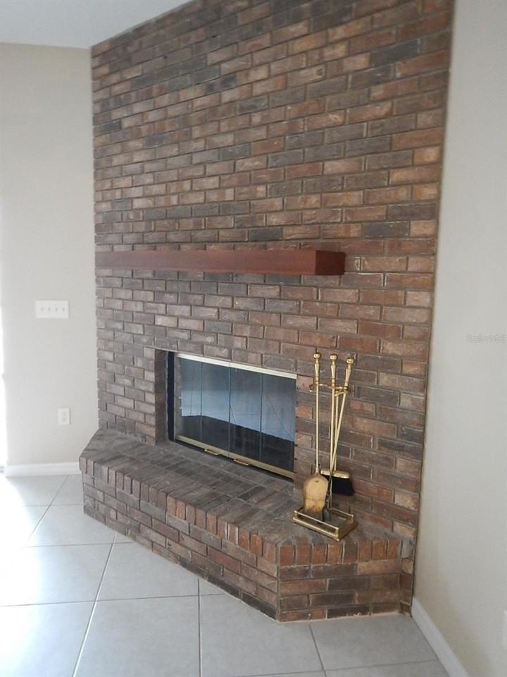 455 W Desoto St - Photo 5 of 13