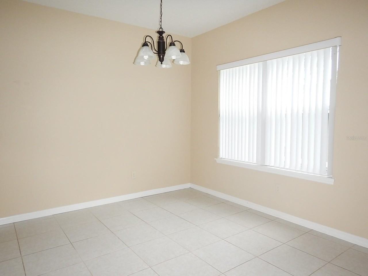 455 W Desoto St - Photo 6 of 13