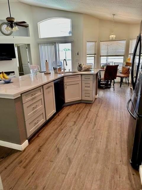 15545 Markham Dr - Photo 5 of 17