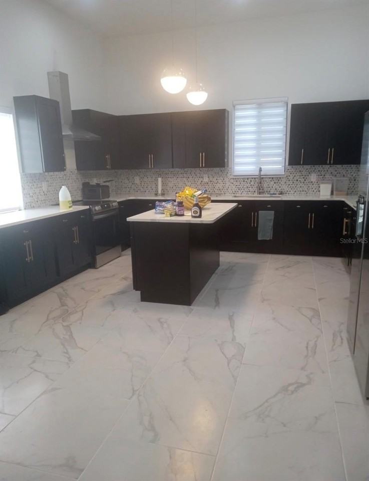 805 Hymon Cir - Photo 2 of 10